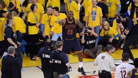 LeBron James’in Son Performansı Eleştirileri Beraberinde Getirdi